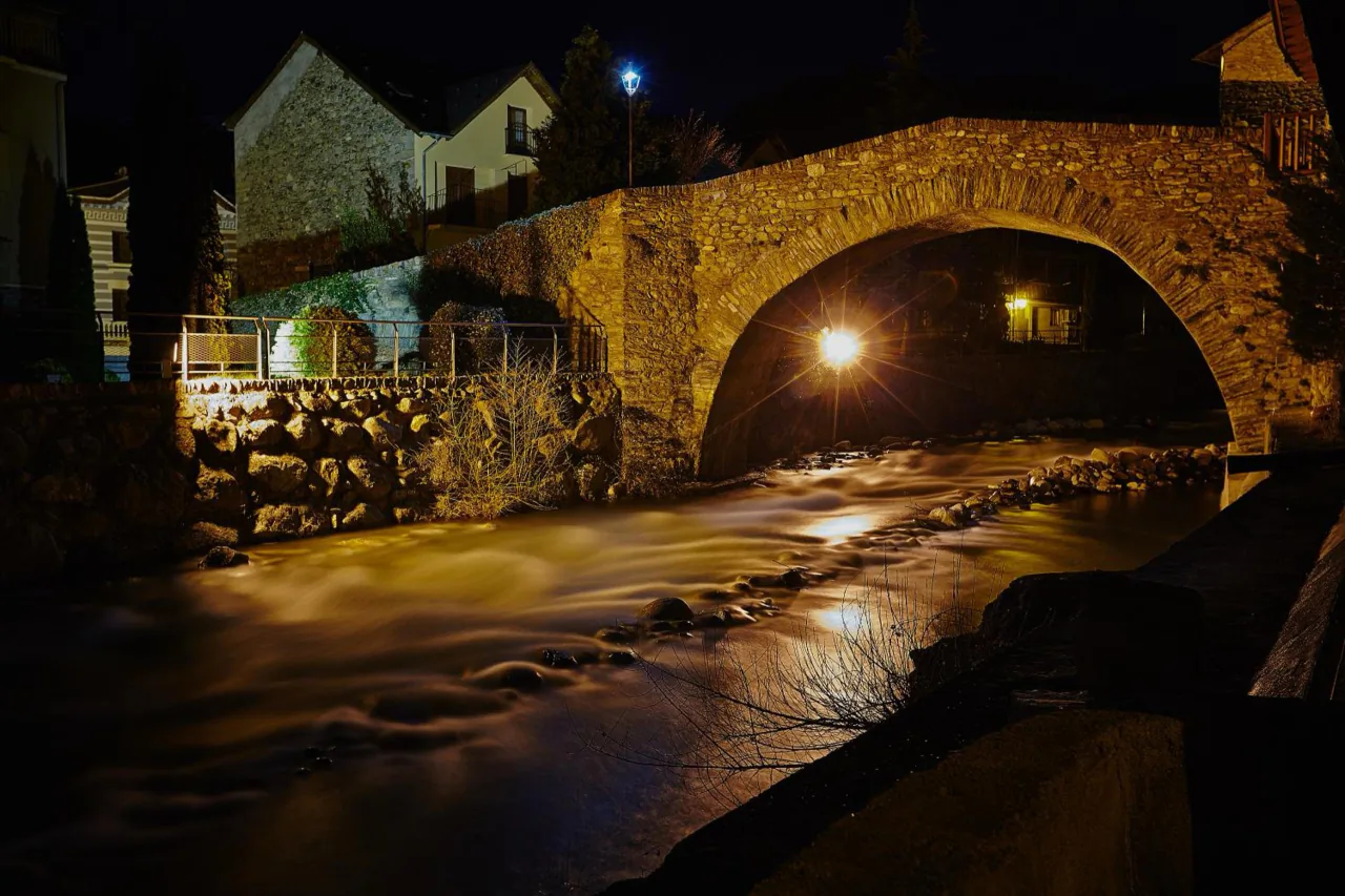 Le vieux pont d'Esterri, la nuit