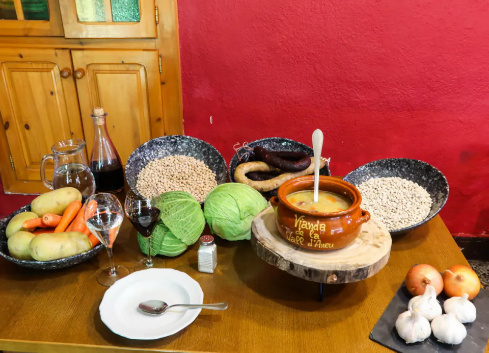 The makings of escudella